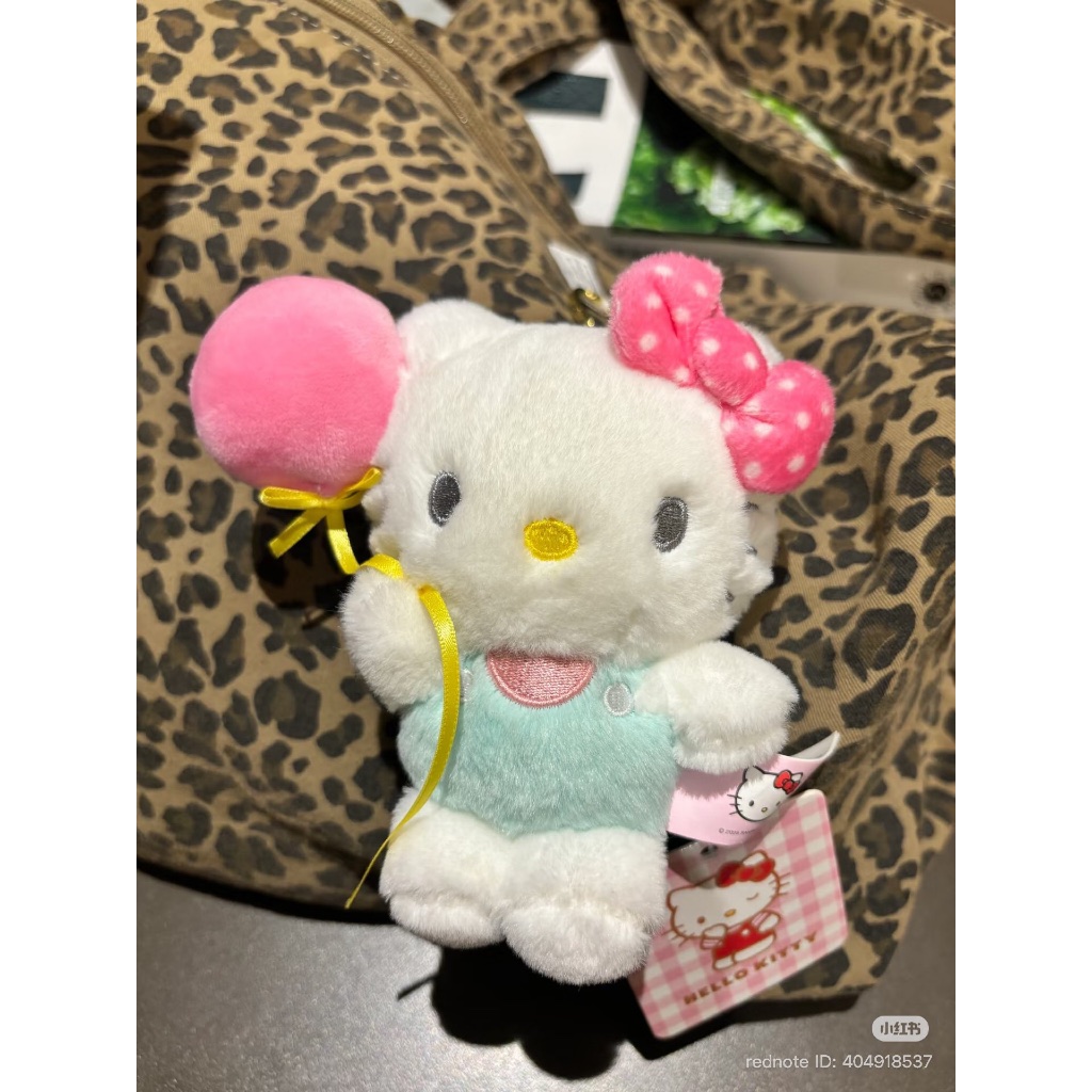 kitty พวงกุญแจเสื้อเขียว ของแท้ พร้อมส่ง