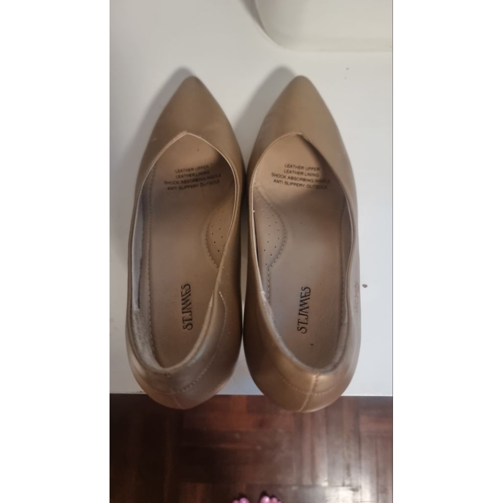 รองเท้าคัตชูสีทองstjamesมือสองของแท้