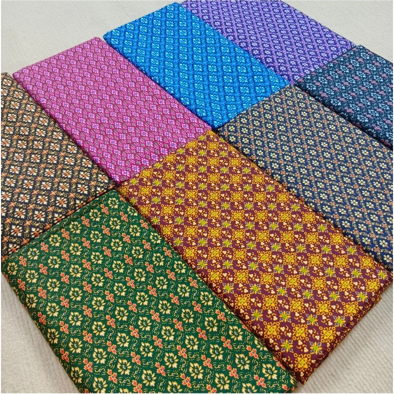 ผ้าถุงลายไทย ผ้าถุงเย็บแล้ว เย็บติดกันเป็นผืน พร้อมนุ่ง (คละลาย)