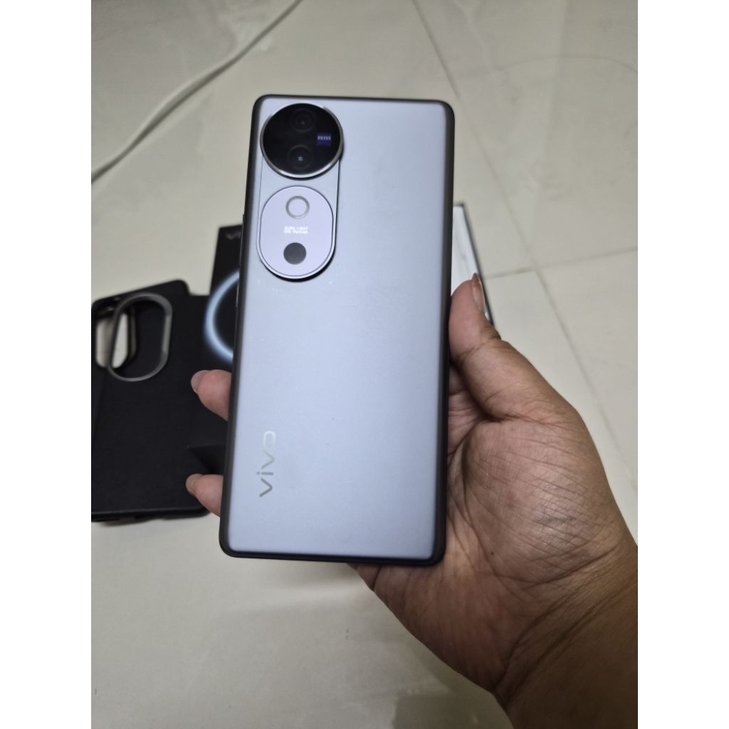 vivo v40 5G 8/256 มือสอง