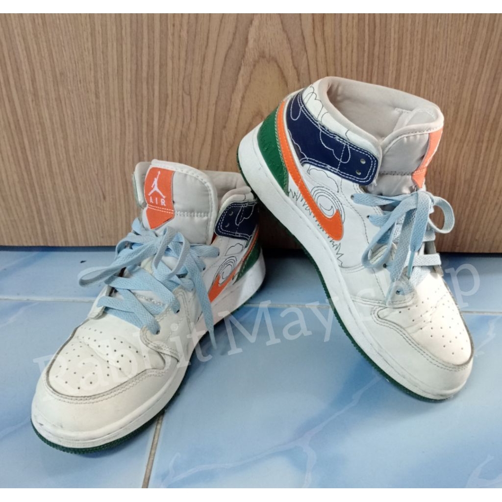 🐇 รองเท้า Jordan 1 Mid SE Stitch  มือสอง