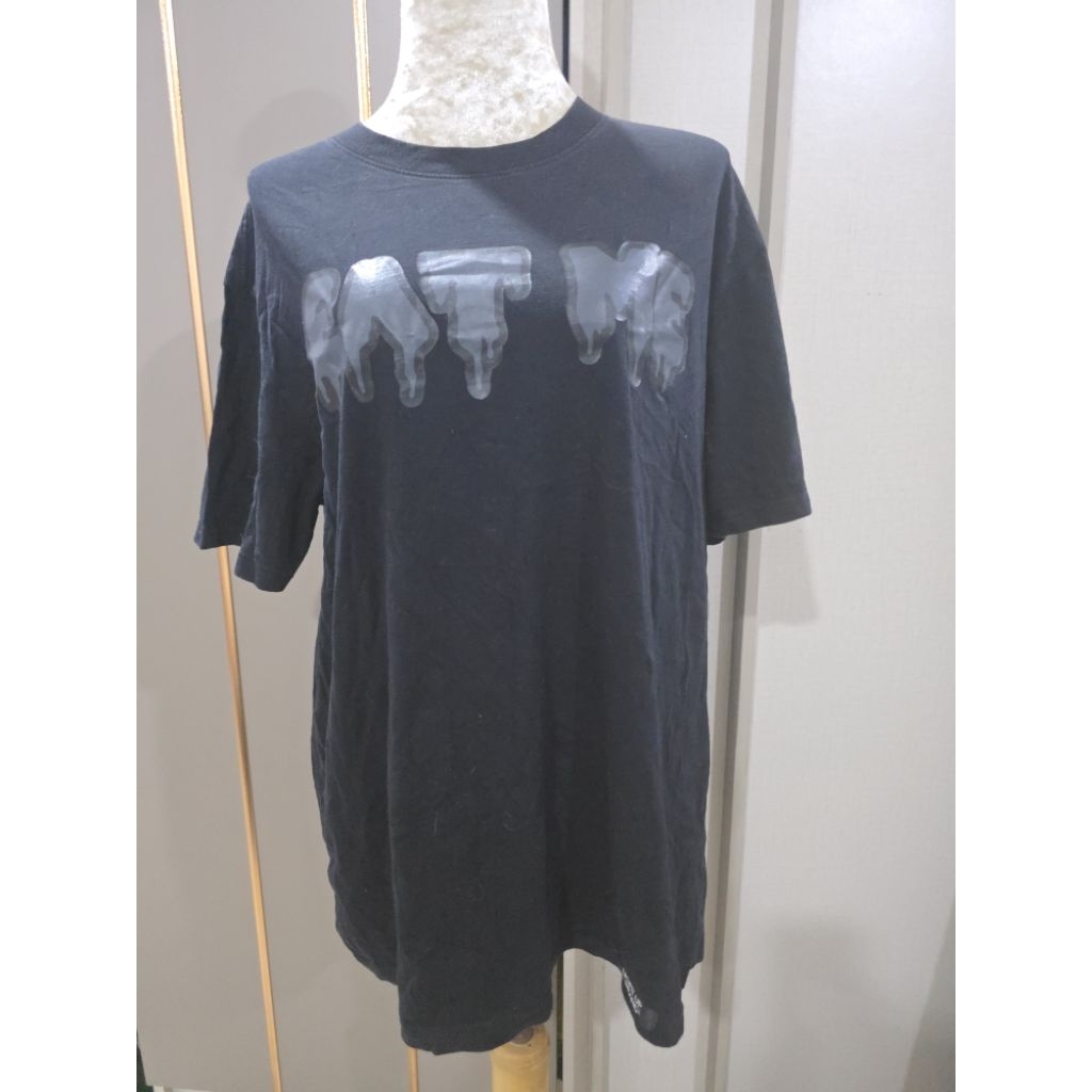 มือ2 เสื้อยืด eat me แบรนด์ light up สีดำ size L