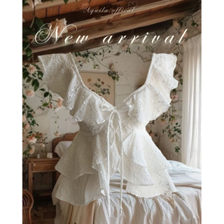 ครอป มีฟองน้ำในตัว ผ้าปักพิมพ์ลายนูนดอกไม้สีขาว จะใส่แบบผูกค…