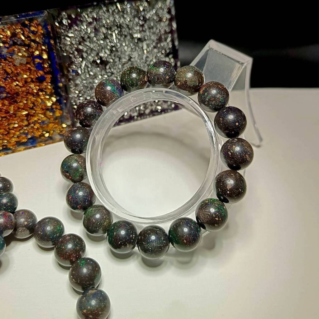 สร้อยข้อมือหิน แบล็คโอปอล(Black Opal) "อัญมณีแห่งความรักและความหวัง"