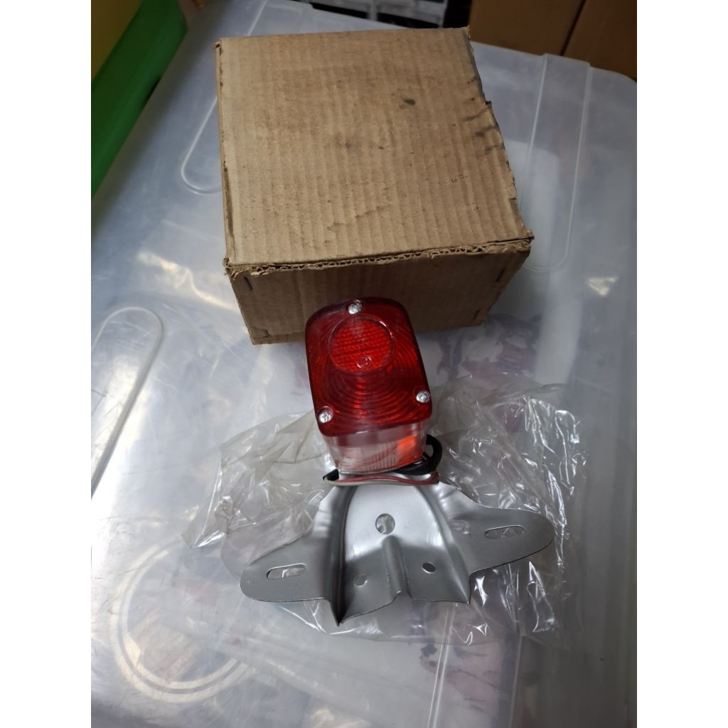 ชุดไฟท้าย Yamaha YL2-YG5-YL1-U5-U7-MF3-HS1-F5-J5 ของใหม่งานเก่าเก็บ(ไม่แท้)แป้นเหล็ก ขาจับครบสภาพสวย