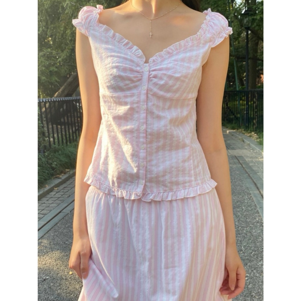 (พร้อมส่ง) Brandy Melville Elena Plaid Top เสื้อแขนกุด เสื้อปาดไหล่ เสื้อแขนสั้น ของแท้จากช็อป