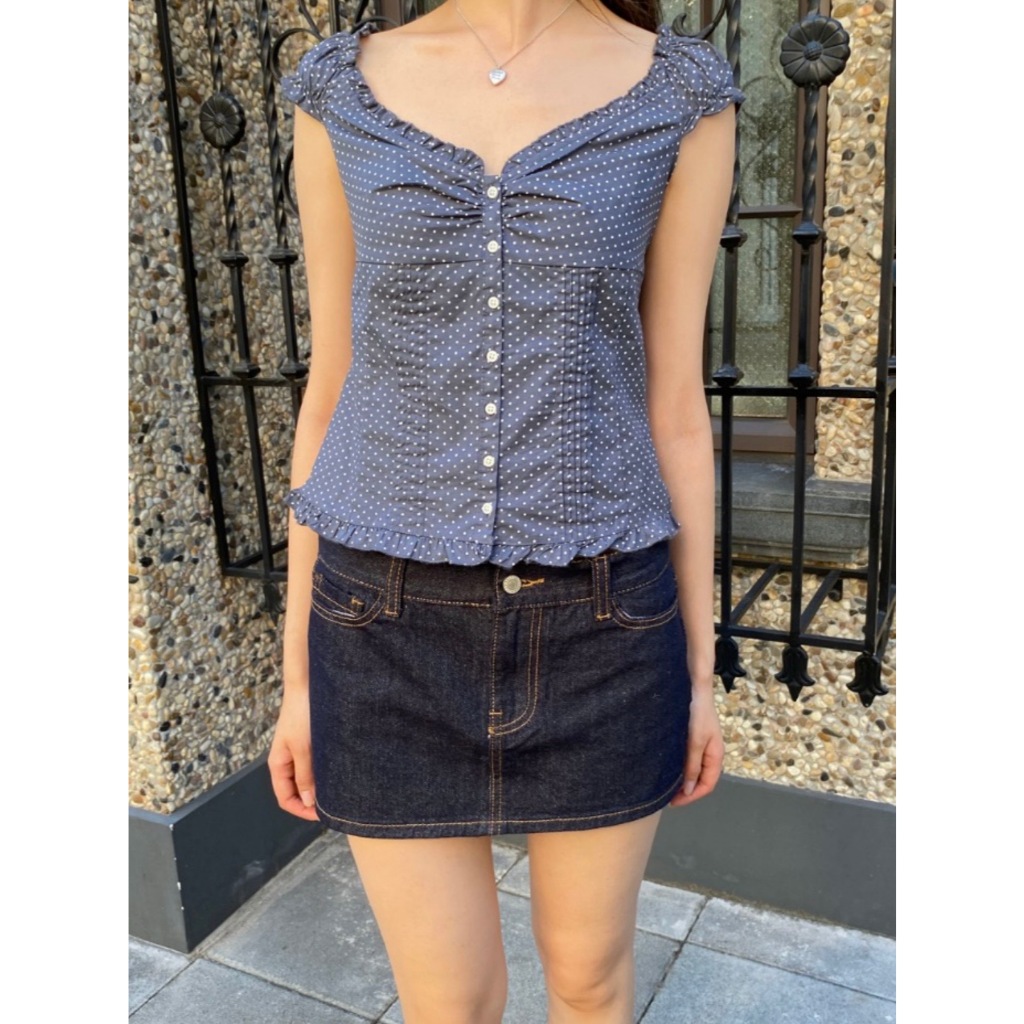 (พร้อมส่ง) Brandy Melville Elena Polka Dot Top เสื้อแขนกุด เสื้อปาดไหล่ เสื้อแขนสั้น ของแท้จากช็อป
