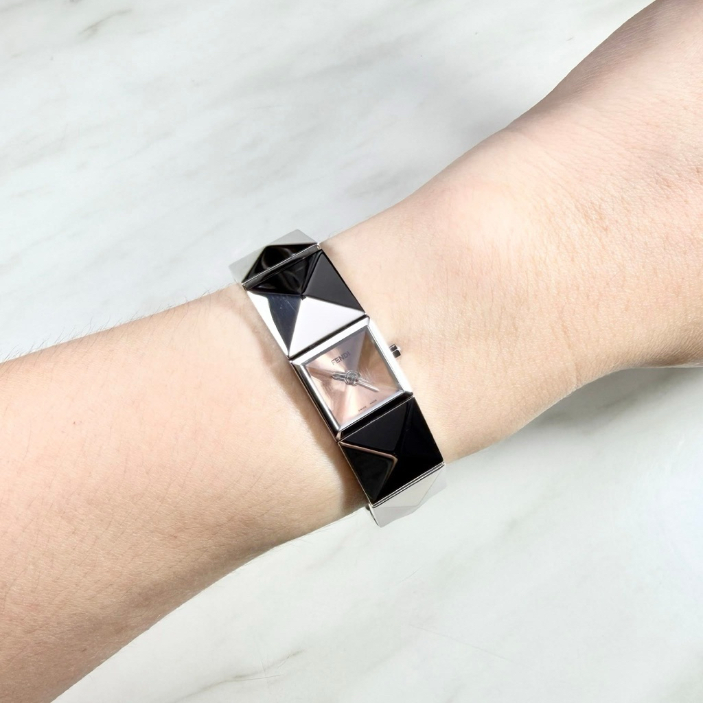 Used like new Fendi 4250L watch (Lady size)