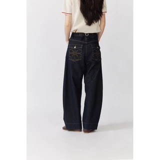 Loma Barrel Jeans [พร้อมส่ง] กางเกงขายาวทรง Barrel ปักโลโก้ที่กระเป๋าหลังฝาปิด