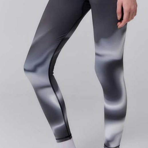 UNBOUND TIME RIPPLE HIGHWAIST LEGGING > BLACK กางเกงเลกกิ้งขายาวพิมพ์ลายน้ำ (เฉพาะกางเกง) — صورة 4