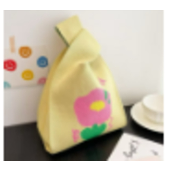 (สินค้าสมนาคุณ ไม่มีจำหน่าย) กระเป๋าไหมพรมพร้อมกับลายน่ารัก