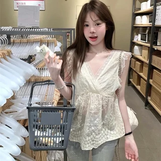 พร้อมส่งจากกทม✨ลูกไม้หวานด้านบนลูกไม้เสื้อกั๊กวันหยุดร้อยชุดเซ็กซี่คอวีท็อปส์ซูผู้หญิงเสื้อเสื้อ