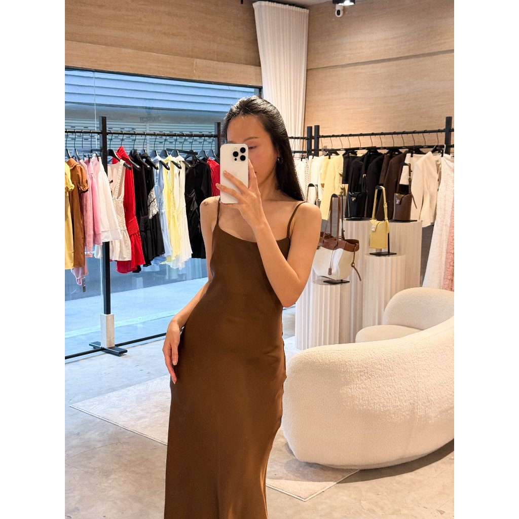 🏷️Scarlett ชุดเดรสผ้าซาติน Detail เซ็กซี่มาก และเนื้อผ้ามีความทิ้งตัว