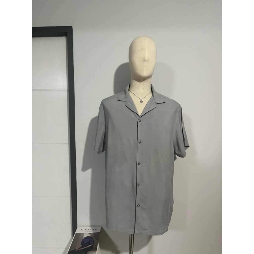(มือสอง) เสื้อเชิ้ตคอปก แขนสั้น ผู้ชาย Forever 21 Men สีเทา ไซส์ XL - อก 44"