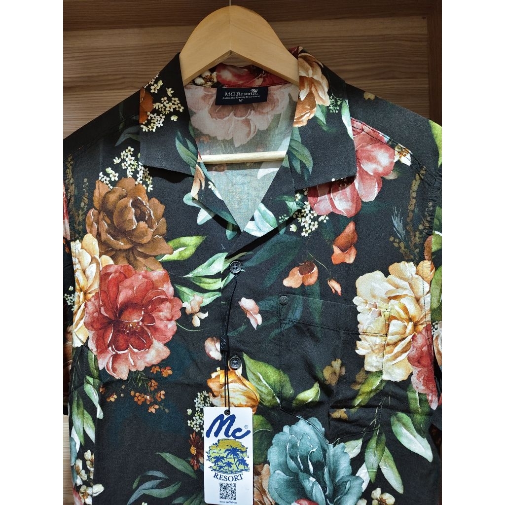 เสื้อเชิ้ตรีสอร์ท (เสื้อฮาวาย) แขนสั้น Mc Jeans รุ่น Unisex สีดำ พิมพ์ลายดอกไม้ขนาดใหญ่ #มือหนึ่ง #ของแท้ 💯 
