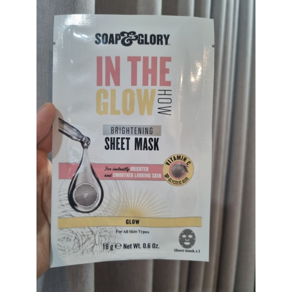 Chacha factory: แผ่นมาส์กหน้า Soap & Glory In The Glow How Brightening Sheet Mask ขนาด 18 กรัม