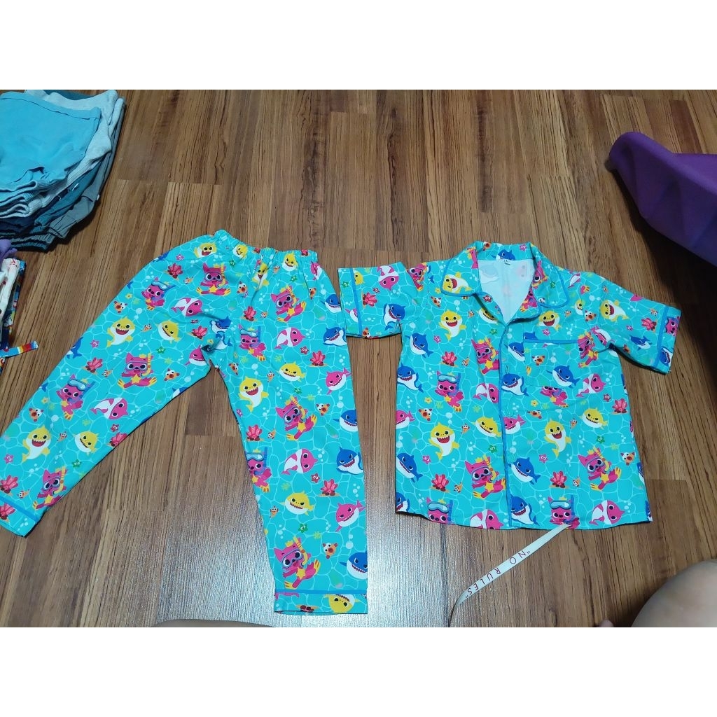 ชุดนอนเด็ก baby shark เบอร์ L มือ2 ไม่มีตำหนิ