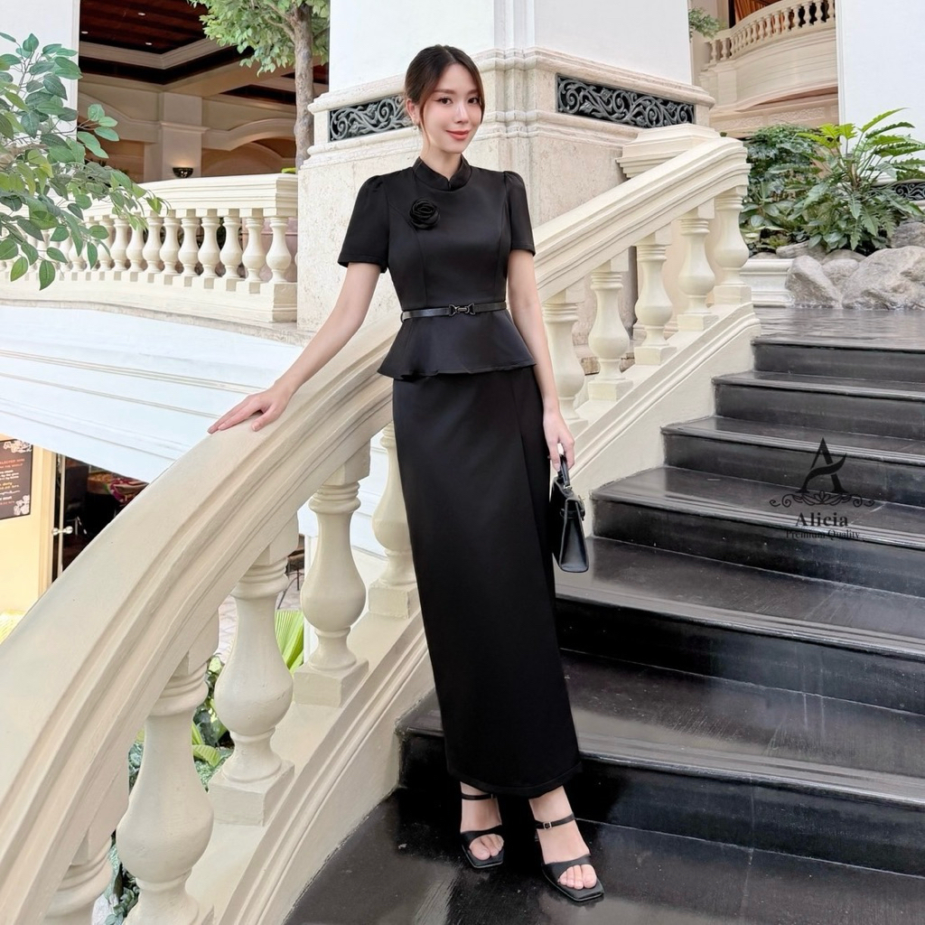 ชุดไทยจิตรดาประยุกต์ คอจีนแขนสั้น แต่งระบายเอว ผ้าซาตินอัดกาว กระโปรงจับจีบหน้า มีซับใน ซิบหลัง มาพร้อมเข็มขัด1เส้น #abi