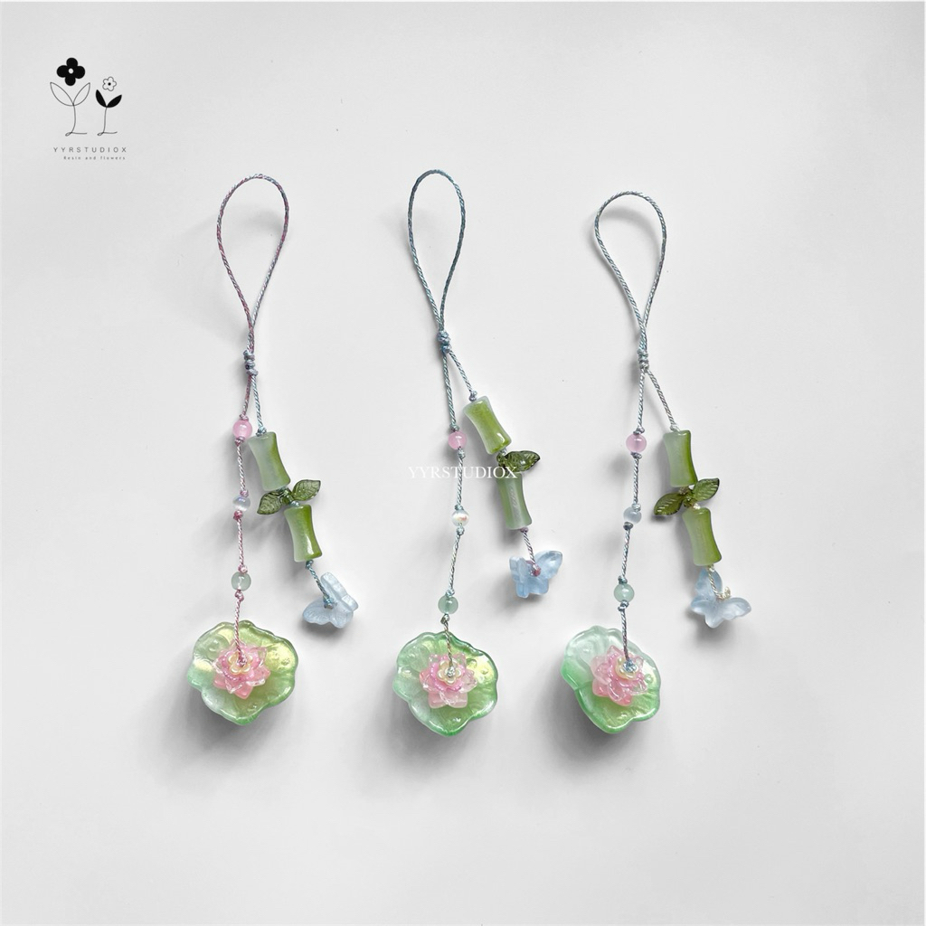 YYRSTUDIOX - Phone charm keychain ☎️ ที่ห้อยโทรศัพท์ลูกปัด พวงกุญแจ ดอกบัว