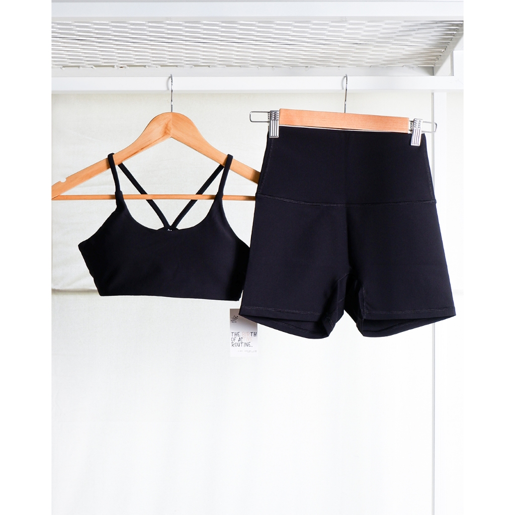 [Birtive รุ่น Rib Fabric] Bra, Biker Shorts (ขาสั้น 2 ส่วน) Color Black ผ้าร่องลื่น นิ่ม แห้งไว