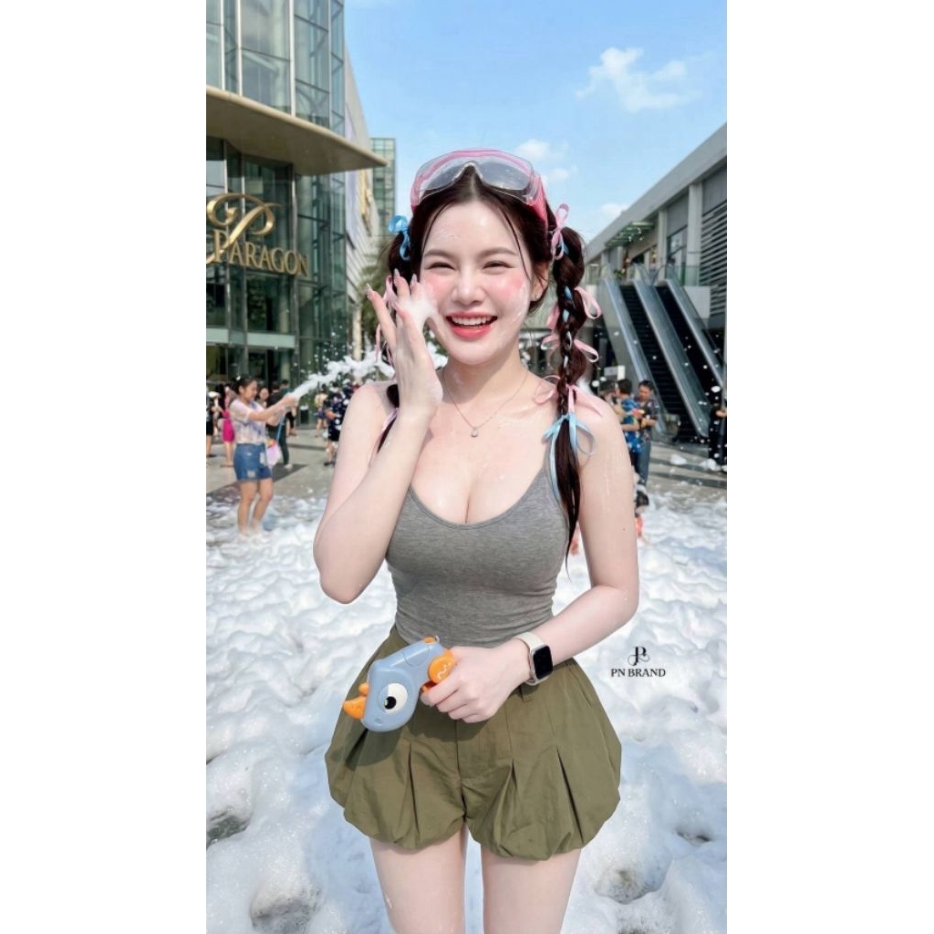 PN Brand เซต 2 ชิ้น บอดี้สูทสายเดี่ยวโทนสีเทาอ่อน ดีไซน์มินิมอล เรียบหรู ทรงเข้ารูปช่วยเน้นสัดส่วนคอ