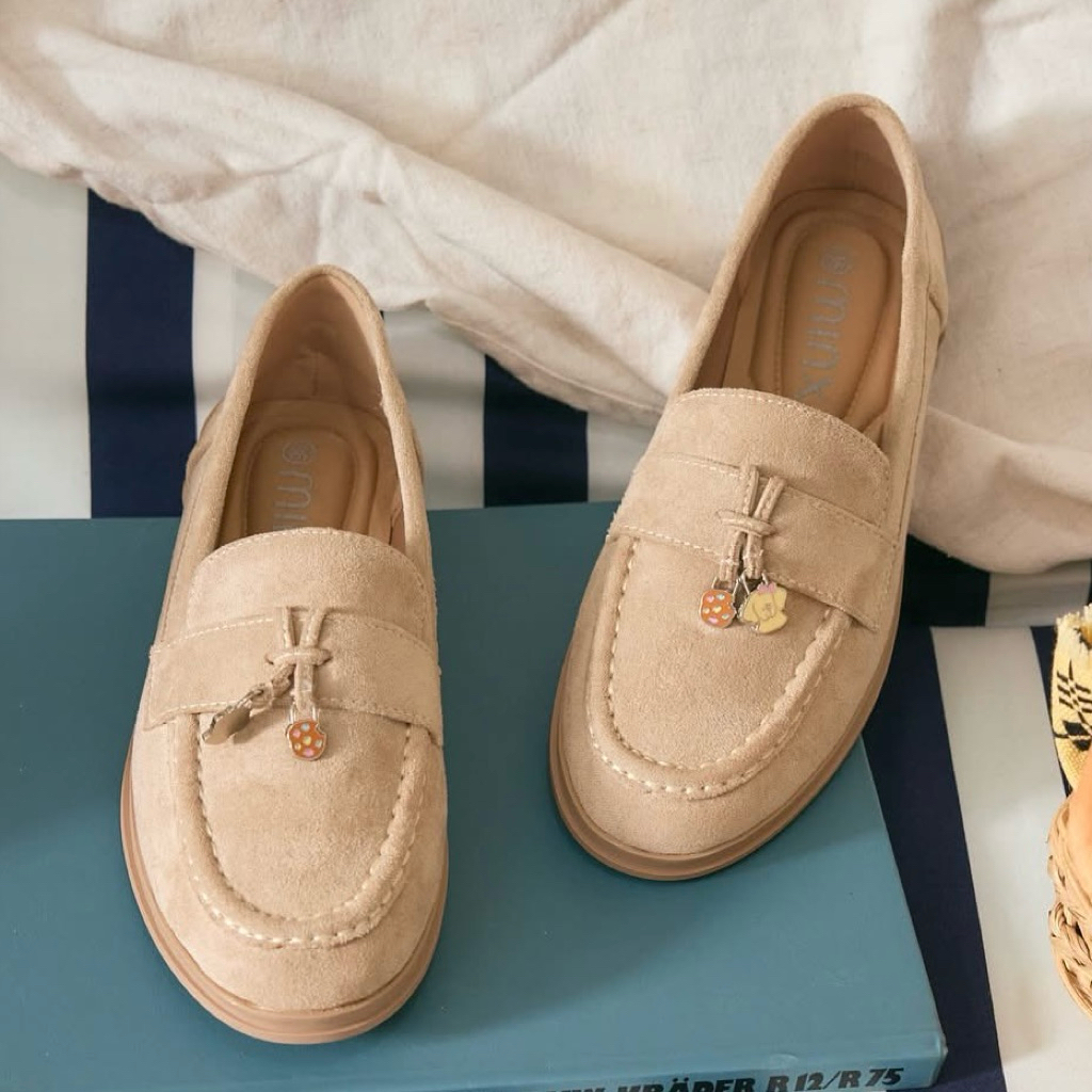 Minx Shoes รุ่น Toby (palette1) สี earlgrey Size 34 : รองเท้าโลฟเฟอร์หนังกลับ พื้นนุ่ม ประดับชาร์ม