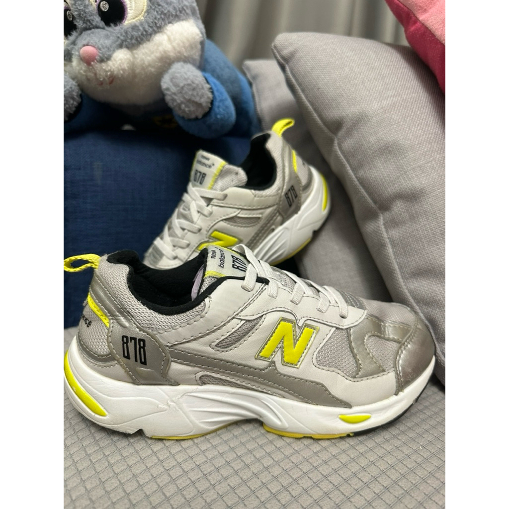 รองเท้า New balance  21 cm มือสองของแท้