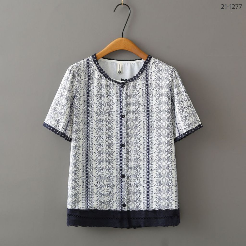 21-1277 เสื้อคอกลมพิมพ์ลาย แบรนด์Lady and the Trim อก 42-52 นิ้ว