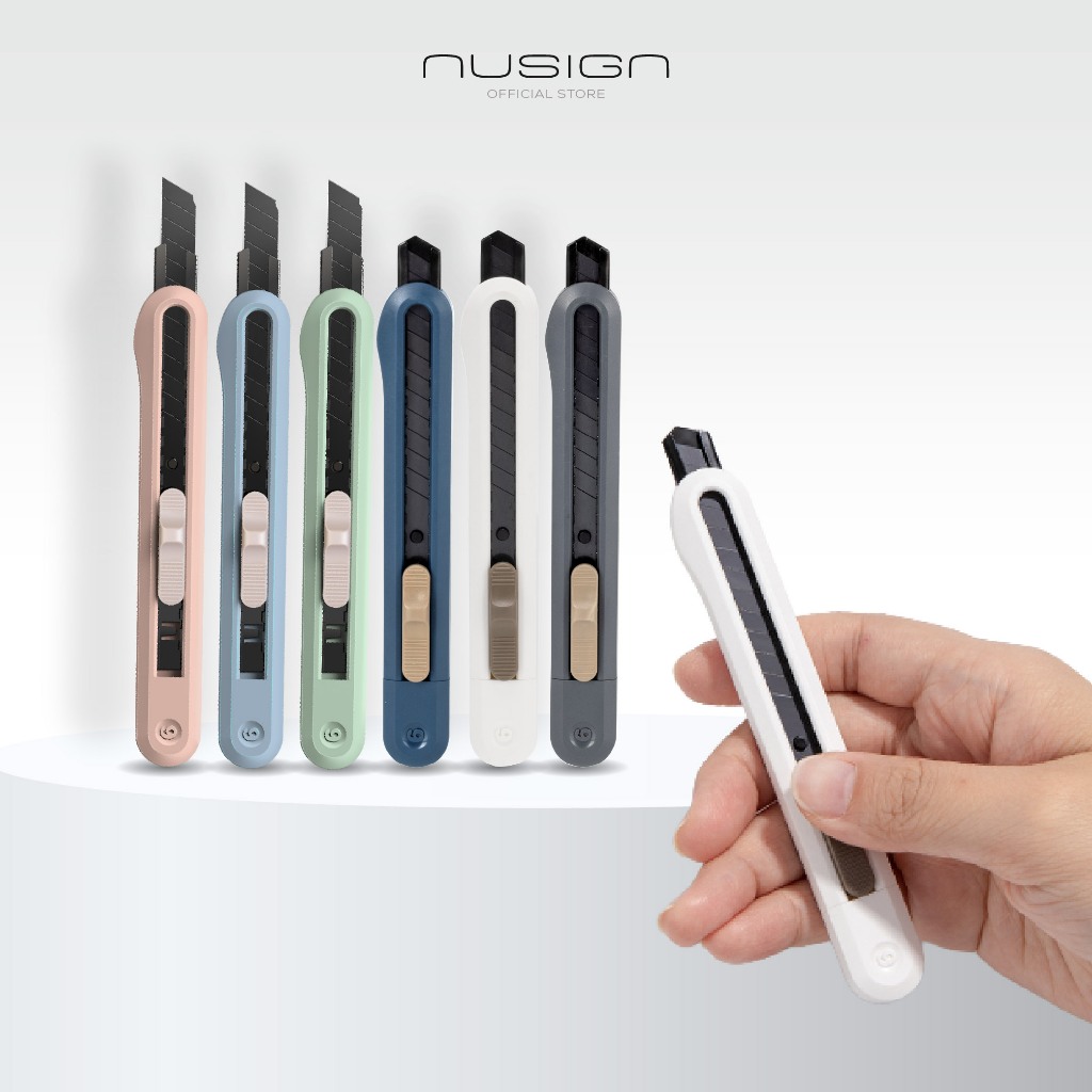 (Nusign) คัตเตอร์พกพา รุ่น NS063 ใบมีดสีดำ ดีไซน์ทันสมัย (จำหน่าย 1 เล่ม)