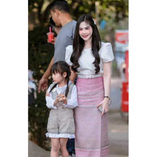 Sira Siri ชุดงานบุญ งานบวช แฟนนาค ชุดผ้าไหมรุ่นพี่ลิซ่า เสื้อผ้าไหมอิตาลี แต่งกระดุมแขนทรงกลีบบัว ผ้าถุงสำเร็จรูปทอลาย