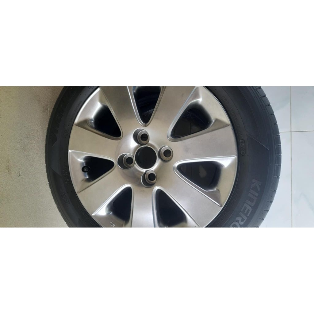 ล้อแม็กทำอะไหล่ถอดโตโยต้าขอบ15 4รู100พร้อมยาง185/60r15ปี24