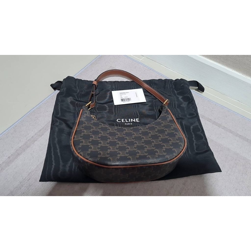 กระเป๋า CElINE paris