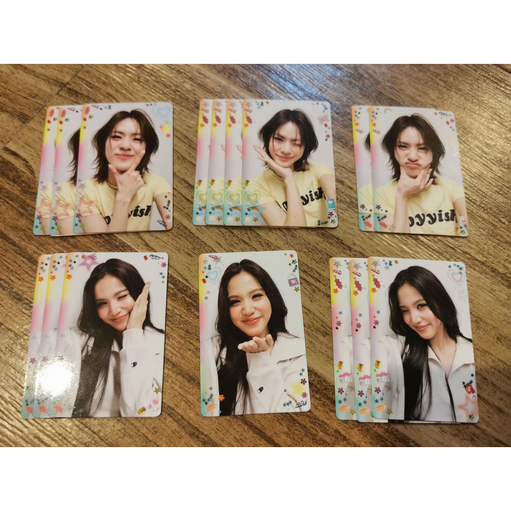 RANDOM CARDS GIRLS SELFIE HEART