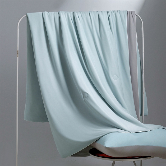 【ROULISI】Cool summer quilt ผ้าห่มเย็น  นุ่มลื่น เย็นสบาย 200*230CM（บาง）สีพื้น