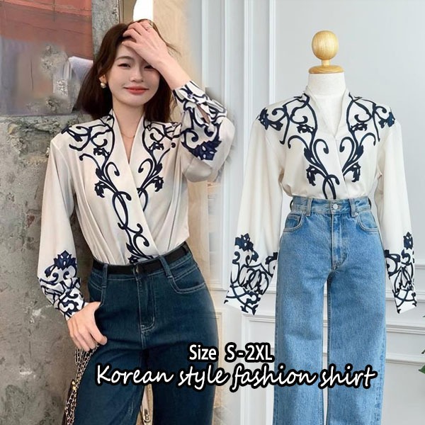 Chili#เสื้อเชิ้ตแขนยาวคอวีสีครีม ด้านหน้ามีลายไม้สาน แขนเสื้อพิมพ์ลาย และมีลายไม้สีน้ำเงินเข้ม ดีไซน์หรูหรามาก#99218