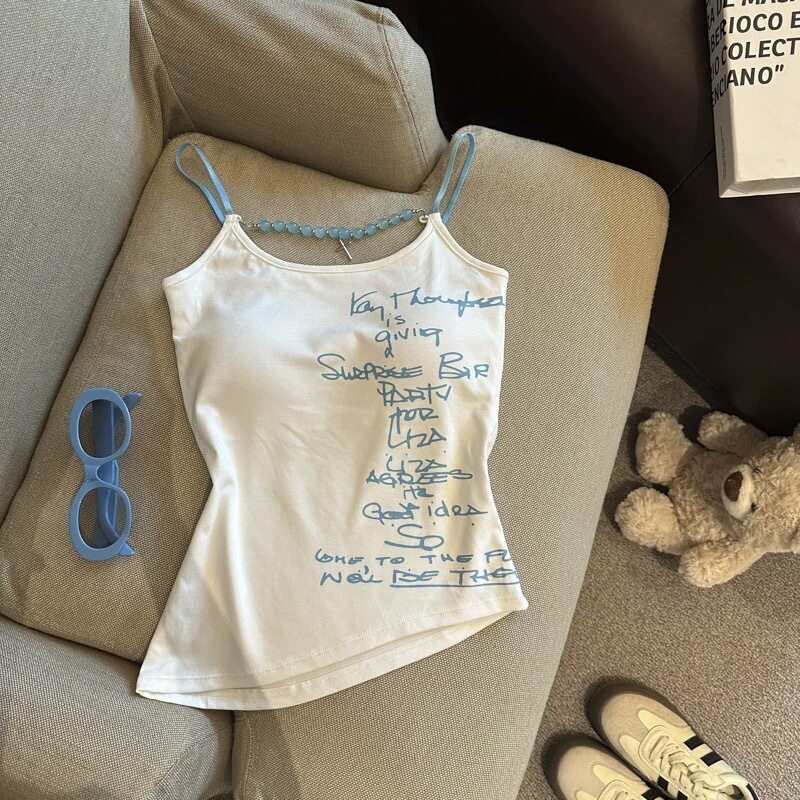 เสื้อสายเดี่ยวสไตล์อเมริกันสุดเซ็กซี่ตัวนี้เหมาะสำหรับสาวๆ ที่ร่าเริงและน่ารัก โดดเด่นด้วยดีไซน์ไม่ซ้ำใครประดับด้วยลูกปั