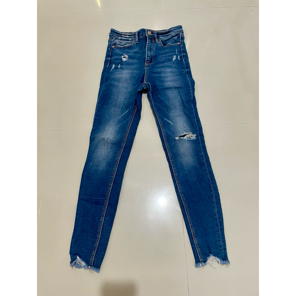 กางเกงยีนส์ (Denim pants)