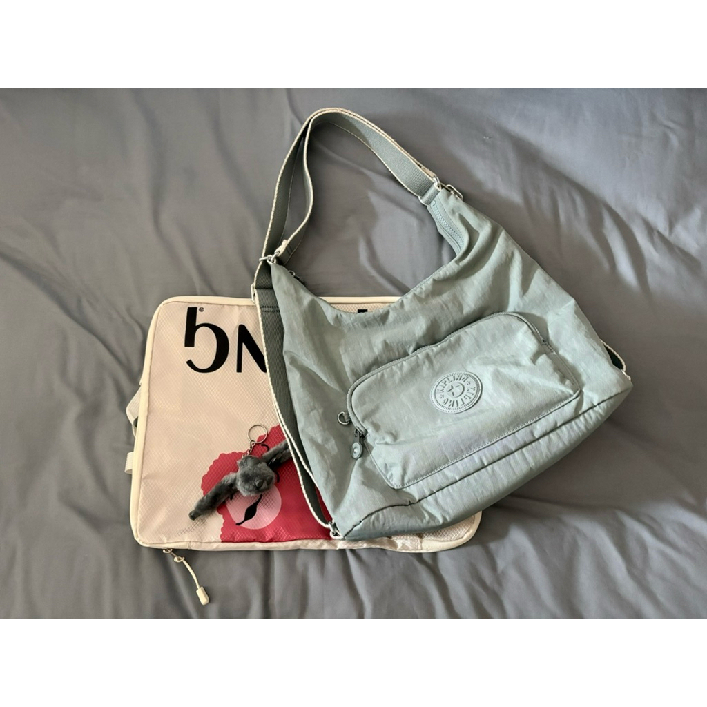 * กระเป๋า Kipling รุ่น YENNA สี RELAXED GREY