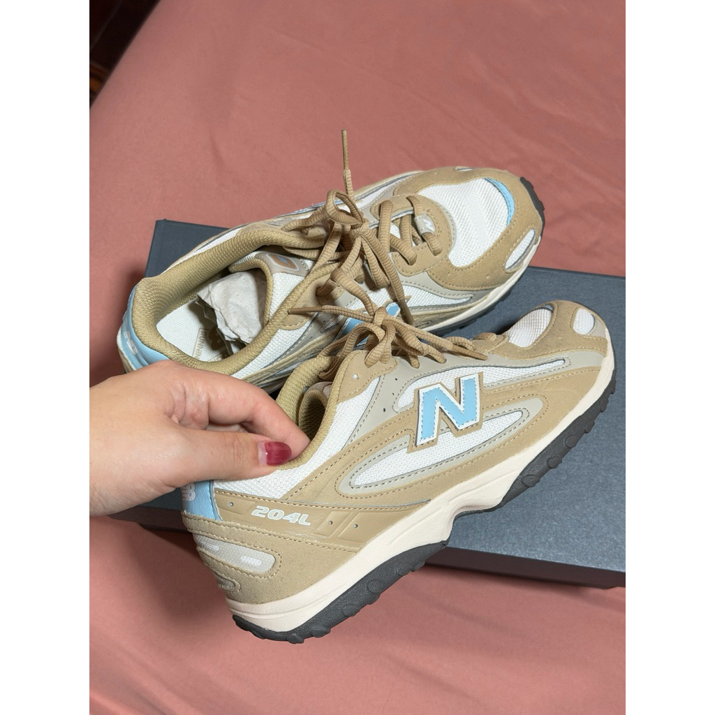 ส่งต่อ รองเท้าผ้าใบ New balance 204L 6uk แท้💯