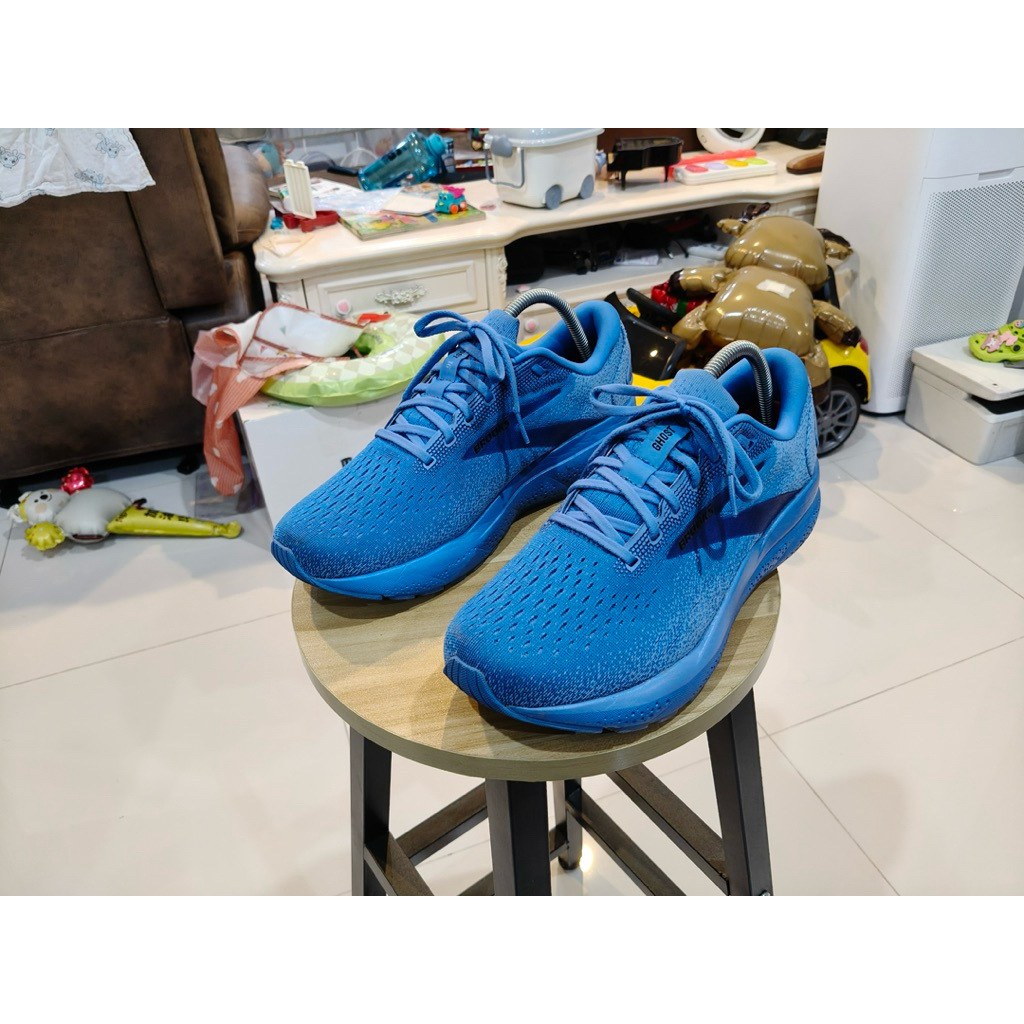 รองเท้ามือสอง Brooks Ghost 16 (limited ) ขนาด us 9.5 uk 8.5  เบอร์ 43 ยาว 275 สภาพดี