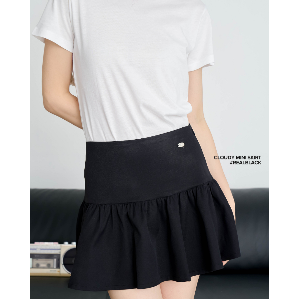 Pela.bkk cloudy mini skirt กระโปรงสั้น