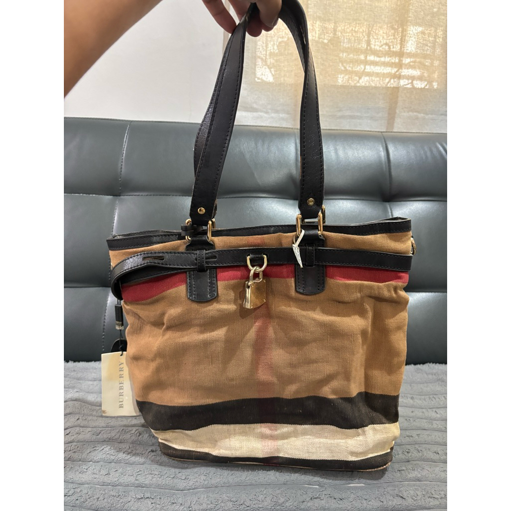 กระเป๋า Burberry bag