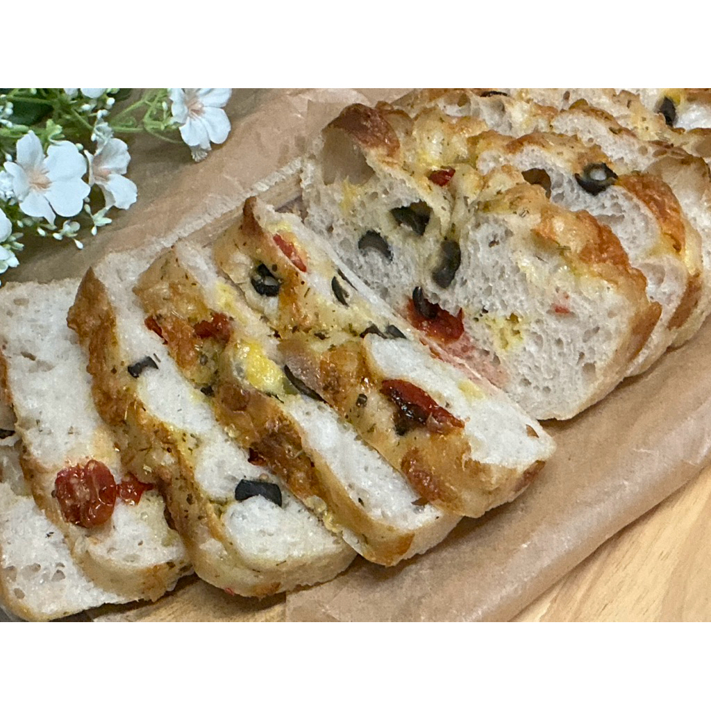 Sourdough Olive/ Jalapeño / Sun-dried Tomatoes /Cheeses Focaccia Bread ขนมปัง ซาวโดว์ ฟอคัชช่า ฟอคคาเซีย