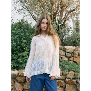 Aunchadabrand - Bittersweet blouse เสื้อเบลาส์แขนยาวลูกไม้ซีทรู ผ้าไม่คัน
