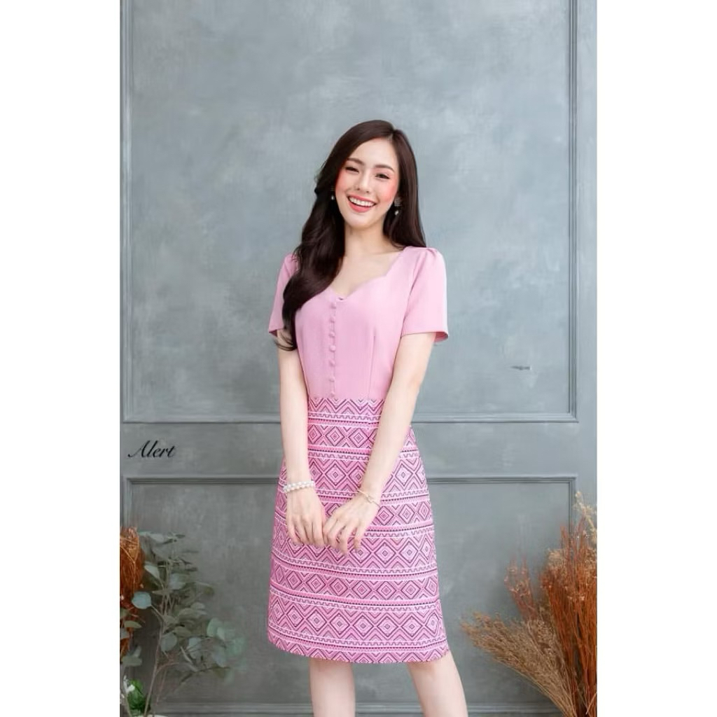 เดรสใส่ทำงานพิมพ์ลายไทย  ป้าย Alert ไซส์ S เข้ารูปสวย (201)