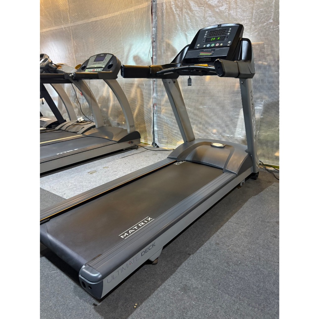 Used- Matrix T1x Treadmill