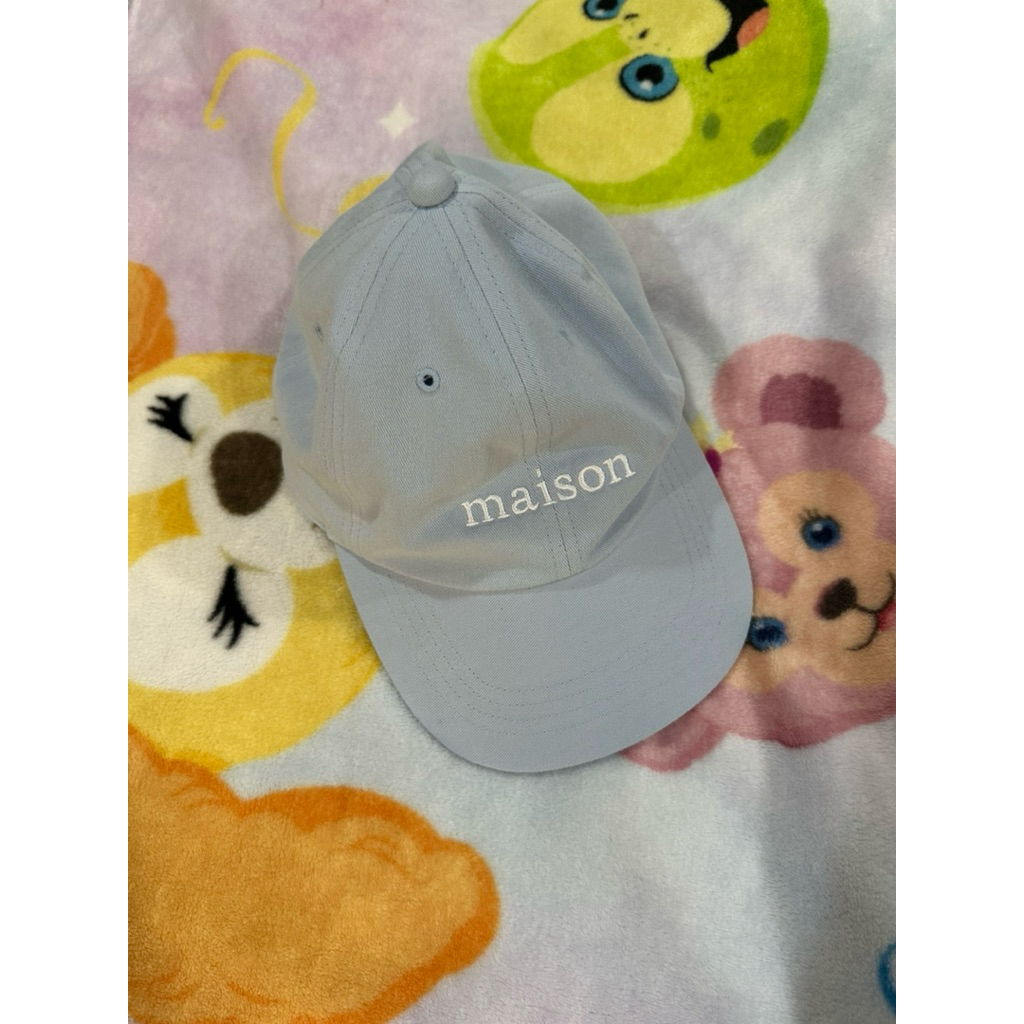 ส่งต่อหมวกสีฟ้าอ่อน maison keeps