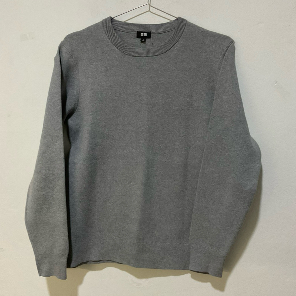 เสื้อแขนยาว Uniqlo Size S  อก 38 ยาว 25 นิ้ว ผ้าทอ คุณภาพดี ใหม่เทียบมือ 1 ราคา 490 บาท