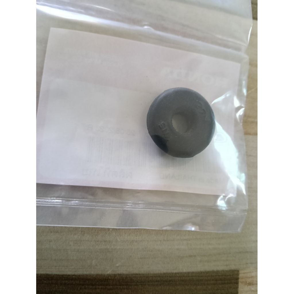 ยางรองฝาครอบท้าย HONDA LS125D/NSR150SP/CBR แท้เบิกศูนย์ 83601-MN5-000