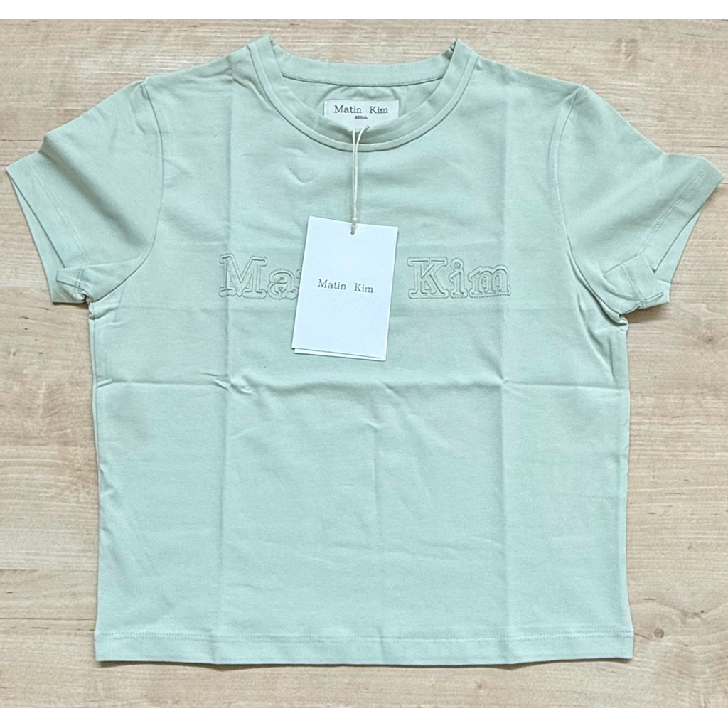มีโค้ด 25% พร้อมส่งจากไทย เสื้อCrop Matin Kim ไซ์S /lighi khaki  ราคาป้ายลายมินิมอล  ของใหม่ เสื้อma